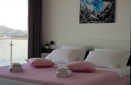Janjina Villa | Seafront Villa in low populated area