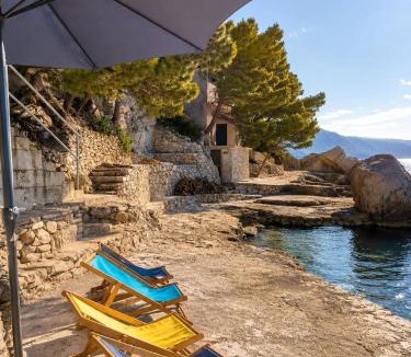 Marusici Apartment | Seaside House Marušići - Sunbeds - Free Parking