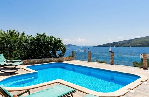 Poljica House | Seaside Villa Lara mit beheiztem Swimmingpool by Interhome