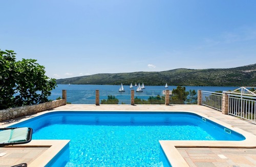 Poljica House | Seaside Villa Lara mit beheiztem Swimmingpool by Interhome