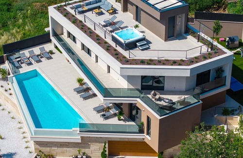 Podstrana Villa | Seaview Villa Allure, Luxurious 4 en-suite bedroom Retreat with panoramic sea views