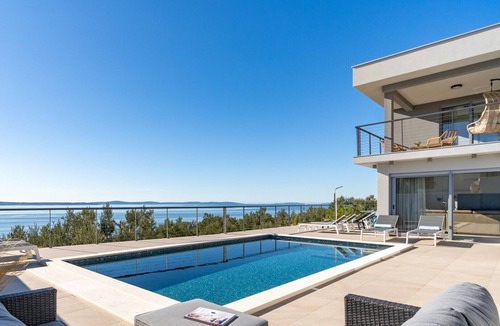 Podstrana Villa | Seaview Villa Big Blue with 32sqm heated pool, 4 bedrooms