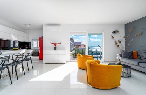 Makarska Villa | Seaview villa Lea 5-bedroom villa with heated pool and amazing views of the city and sea