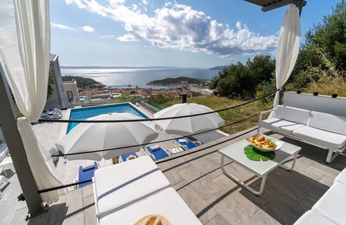 Makarska Villa | Seaview villa Lea 5-bedroom villa with heated pool and amazing views of the city and sea