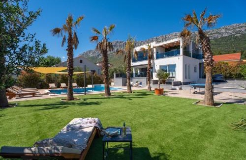 Kastel Sucurac Villa | Seaview Villa Stanka with Pool and attached Jacuzzi