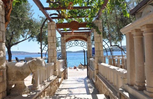 Seget Donji Hotel | SEGET ESTATE Beachfront Oasis & Tradition since 1964 - Split Trogir Riviera