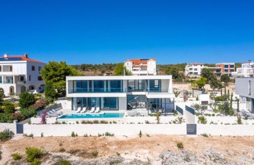 Rogoznica Villa | Sensational Rogoznica Villa 5 Bedrooms Villa Miracle Balcony Overlooking Sea