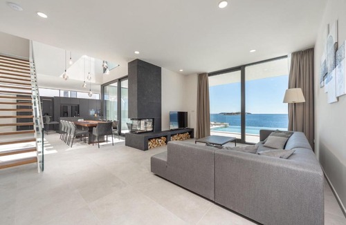 Rogoznica Villa | Sensational Rogoznica Villa 5 Bedrooms Villa Miracle Balcony Overlooking Sea