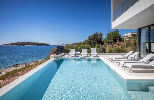 Rogoznica Villa | Sensational Rogoznica Villa 5 Bedrooms Villa Miracle Balcony Overlooking Sea