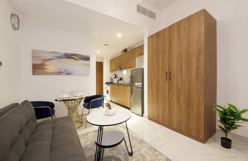 Masdar City Apartment | Silk Valley - Cozy Studio near AUH Airport & Yas Island