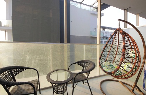 Masdar City Apartment | Silk Valley - Cozy Studio near AUH Airport & Yas Island