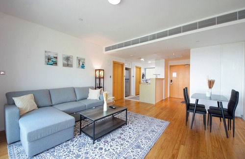 Al Raha Beach Apartment | Silk Valley - Luxury 1B near Raha Beach & Yas Island