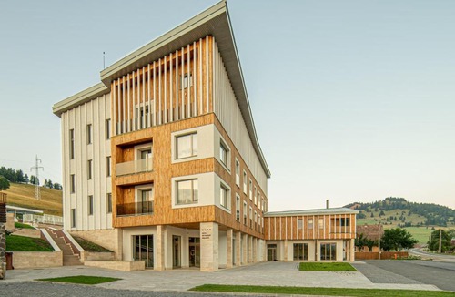 Comiat Hotel | Skigyimes Hotel