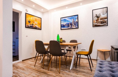 Pale Apartment | SKS plus