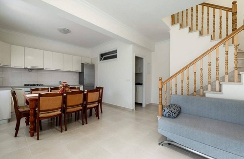 Babina House | Solar House Babina 2 - Four bedroom Holiday Home with Balcony and Sea View