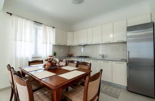 Babina House | Solar House Babina 2 - Four bedroom Holiday Home with Balcony and Sea View