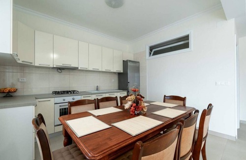 Babina House | Solar House Babina 2 - Four bedroom Holiday Home with Balcony and Sea View