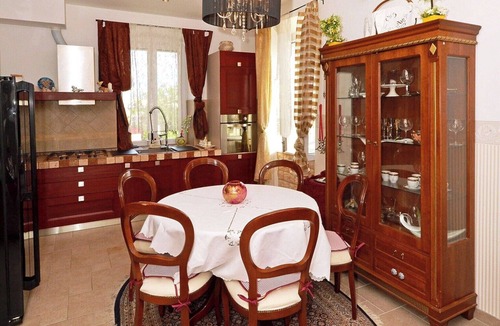 Vranjic Apartment | Spacious 3-bedroom apartment with AC in delightful Vranjic