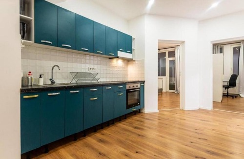 Bucharest City-Centre Apartment | Spacious 4-bedroom apartment in lovely București with AC