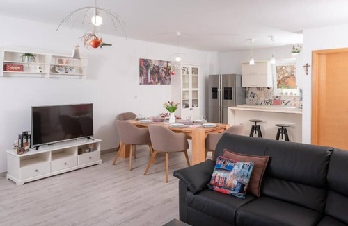 Milna Apartment | Spacious 5-bedroom apartment in marvelous Milna Hvar with AC