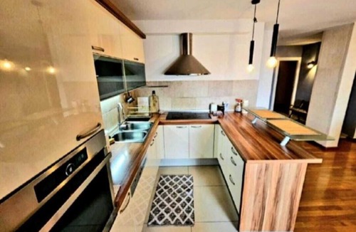 Znjan Apartment | Spacious 5-bedroom apartment in awesome Split with AC