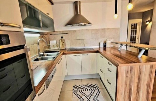 Znjan Apartment | Spacious 5-bedroom apartment in awesome Split with AC