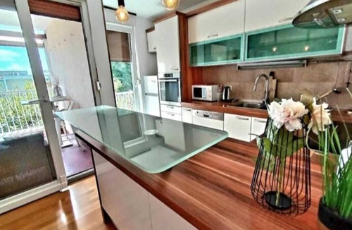 Znjan Apartment | Spacious 5-bedroom apartment in awesome Split with AC