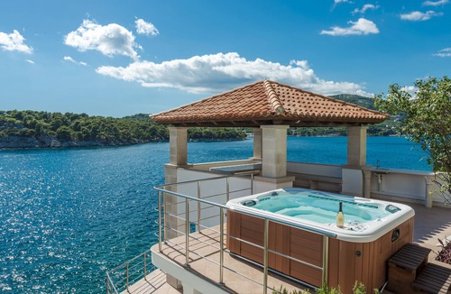 Stikovica Villa | Spacious 5 bedroom Villa K with sea access