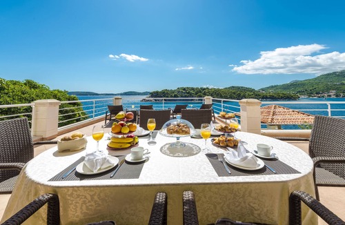 Stikovica Villa | Spacious 5 bedroom Villa K with sea access