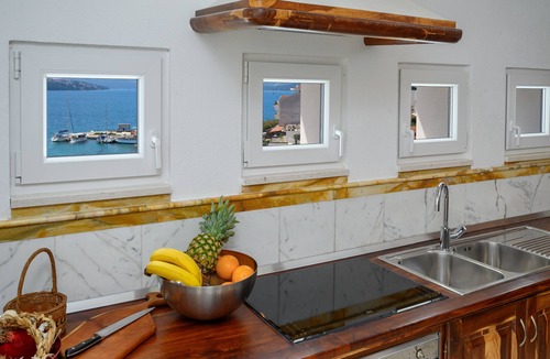 Okrug Gornji Villa | Spacious 8-bedroom house with pool in brilliant Okrug Gornji