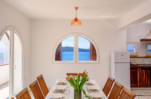 Okrug Gornji Villa | Spacious 8-bedroom house with pool in brilliant Okrug Gornji