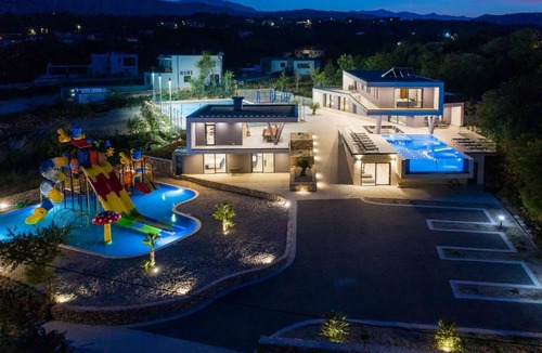 Podbablje Villa | Spacious 8-bedroom villa in amazing Grubine with AC