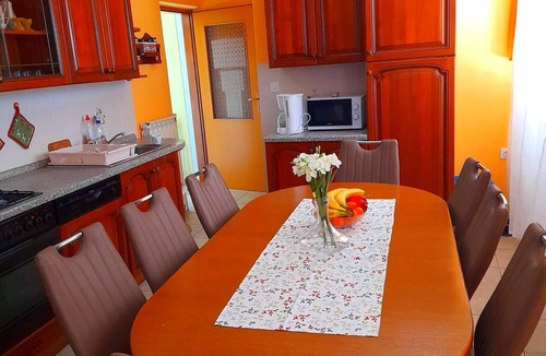 Kampor Apartment | Spacious and Sunny Apartment on Island Rab