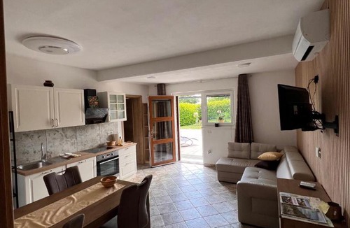 Predjama Apartment | Spacious apartment in nature with sauna!