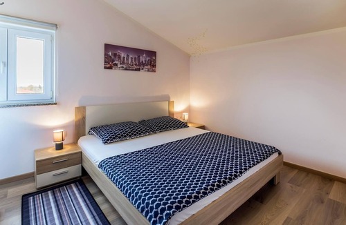 Galizana Apartment | Spacious apartment on the second floor of a family house near Pula.