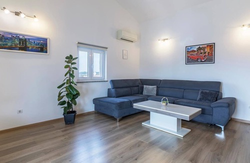 Galizana Apartment | Spacious apartment on the second floor of a family house near Pula.