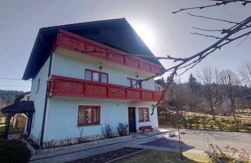 Cabar Apartment | Spacious apartment with balconies and large garden