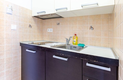 Splitska Apartment | Spacious apartment with sea view and balcony