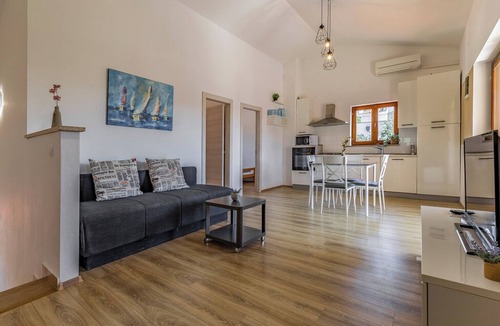 Barbariga House | Spacious home with swimming pool and gym