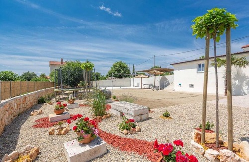 Kras Villa | Spacious Ivy Villa with an outdoor pool in a quiet neighborhood in Krk