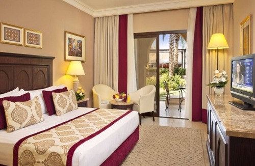 Al Aqah Hotel | Spacious Modern Room w/Sea Side Views Near Snoopy Island | Ideal for All Ages