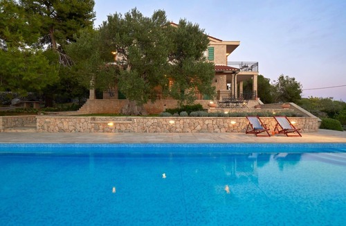 Lun Villa | Spacious Villa in a Historic Village