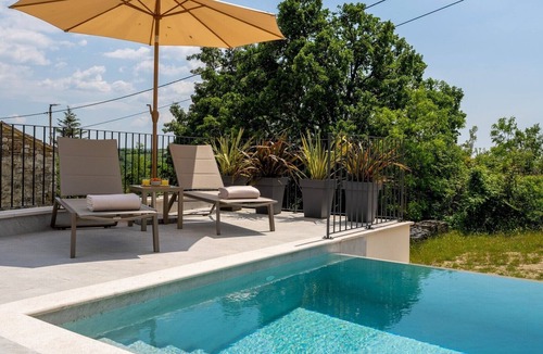 Krasica Villa | Spectacular Villa Venta with pool and jacuzzi