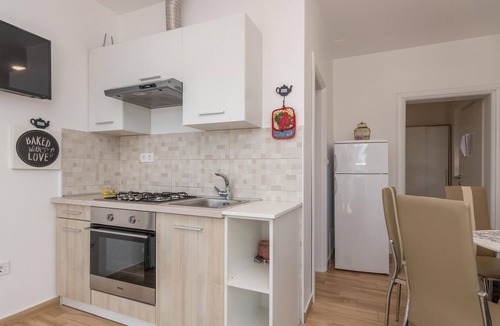 Turanj Apartment | Spend a nice time in the modern vacation apartment by the sea.