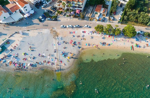 Turanj Apartment | Spend a nice time in the modern vacation apartment by the sea.