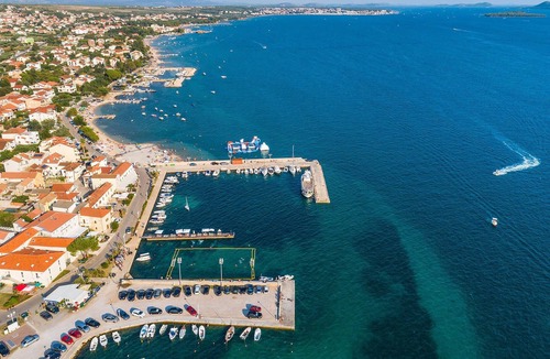 Turanj Apartment | Spend a nice time in the modern vacation apartment by the sea.