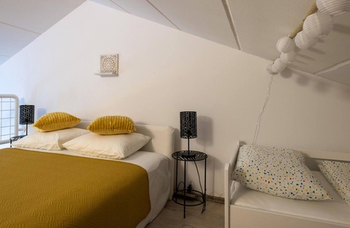 Segotici Apartment | Spend a relaxing vacation in this appealing apartment with sea view.
