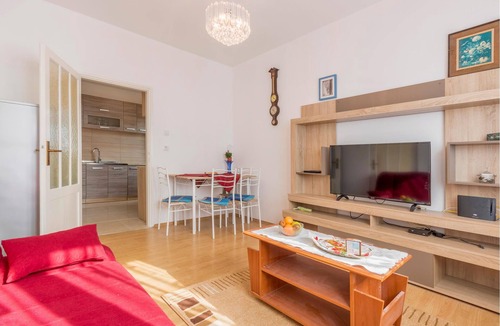 Sisan Apartment | Spend your summer vacation in the quiet residential area of.