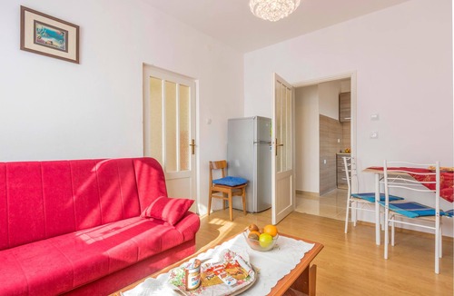 Sisan Apartment | Spend your summer vacation in the quiet residential area of.