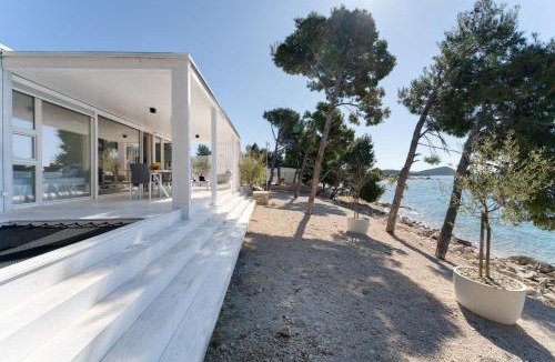 Drage Villa | SPIRIT ONE BUQEZ VILLA - 1st Sea Line by beach